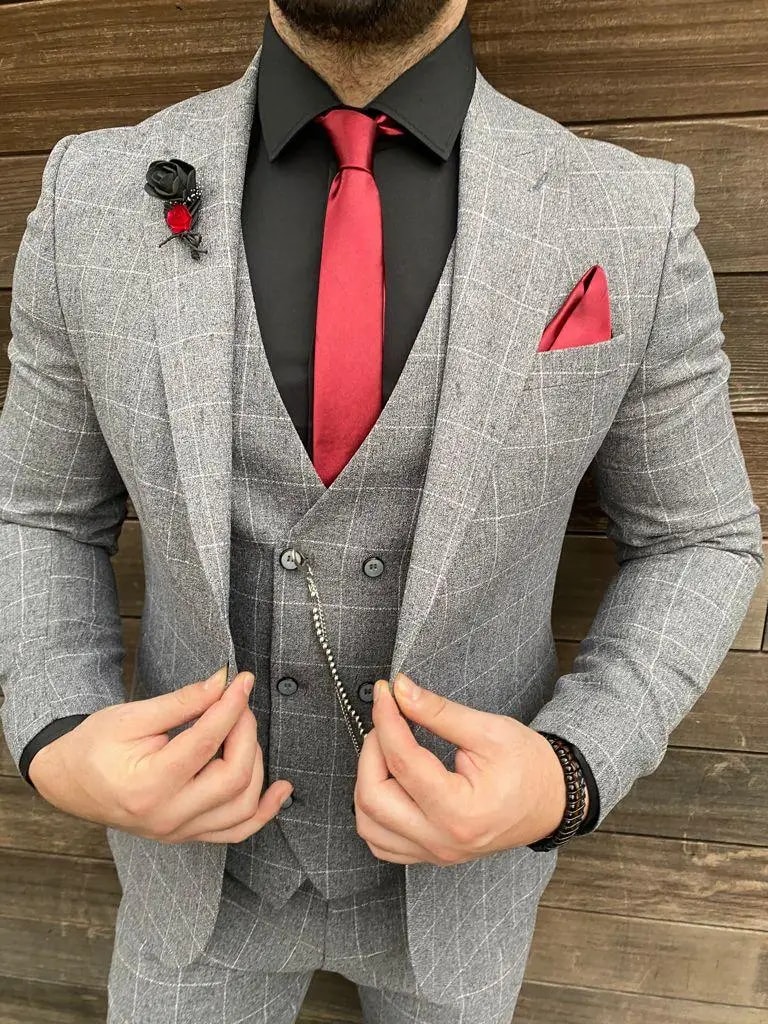 Costume homme gris Ă  carreaux avec cravate rouge