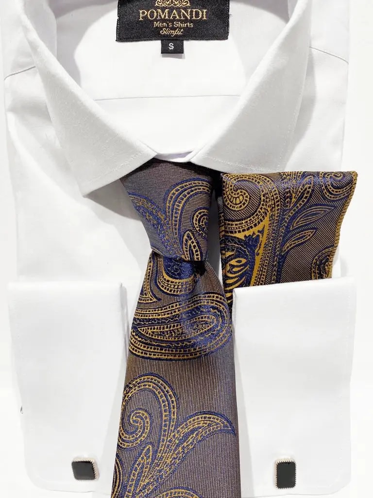 Chemise blanche avec cravate à motifs paisley